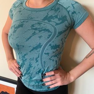 Lululemon workout top